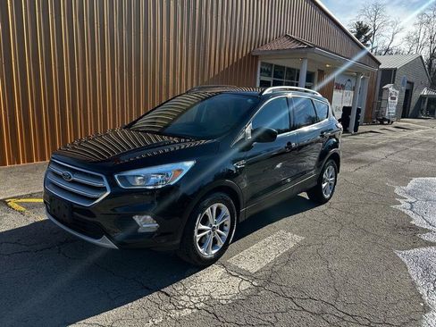Used 2018 Ford Escape SE w/ SE Sync 3 Package image 1