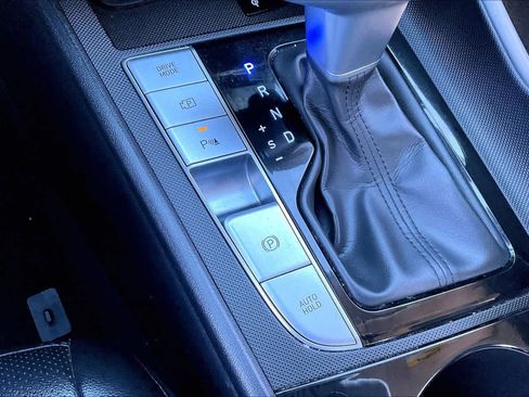 Used 2024 Hyundai Elantra Limited image 31