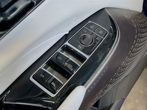 Used 2025 Cadillac Lyriq Sport AWD/4WD image 18