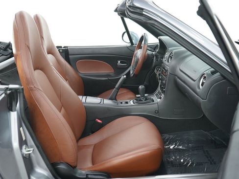 Used 2002 MAZDA MX-5 Miata SE RWD image 12