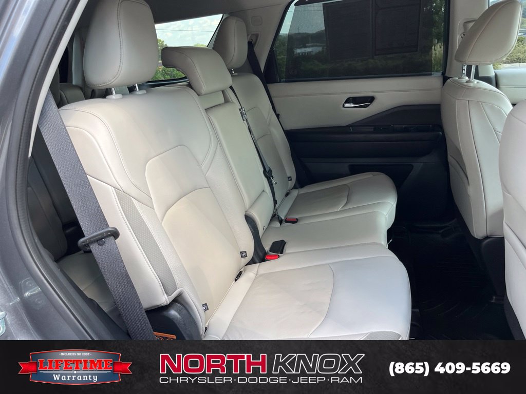 Used 2022 Nissan Pathfinder SL w/ SL Black Package AWD/4WD image 23