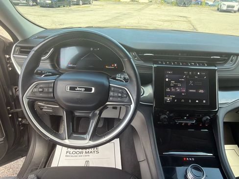 Used 2022 Jeep Grand Cherokee L Laredo w/ Luxury Tech Group I AWD/4WD image 25