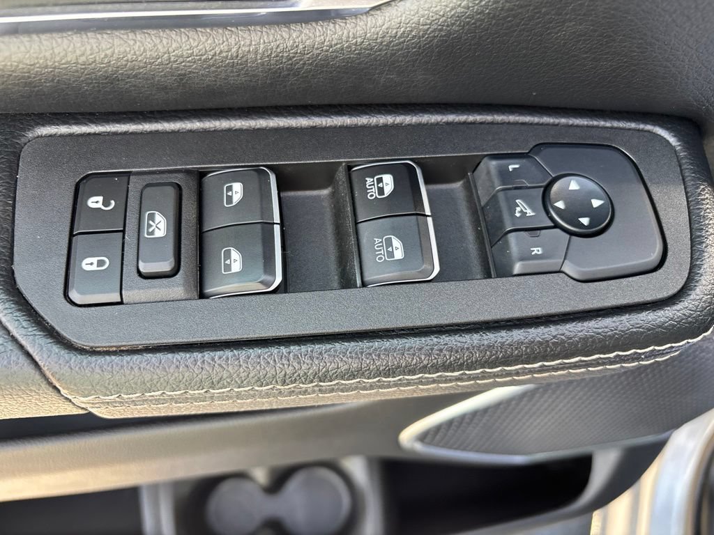 Used 2025 RAM 1500 Laramie AWD/4WD image 18