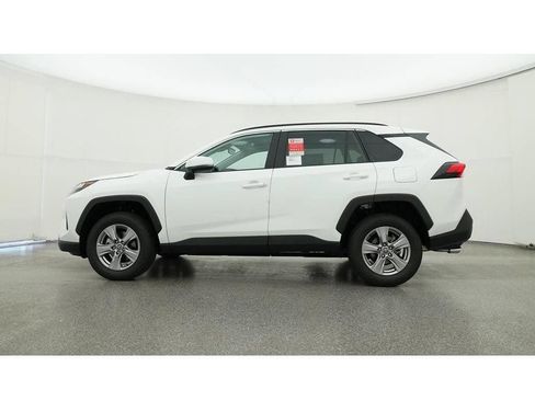 Used 2022 Toyota RAV4 XLE w/ Convenience Package FWD image 23