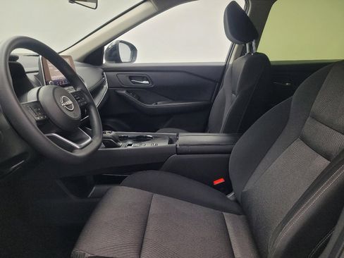 Used 2024 Nissan Rogue SV image 17