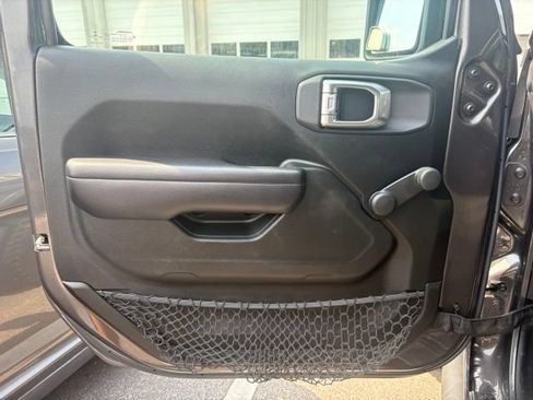 Used 2018 Jeep Wrangler Unlimited Sport AWD/4WD image 7