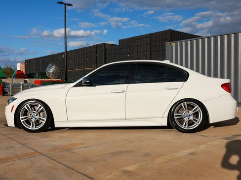 Used 2018 BMW 330i Sedan w/ M Sport Package image 8