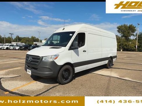Used 2025 Mercedes-Benz Sprinter 2500 image 4