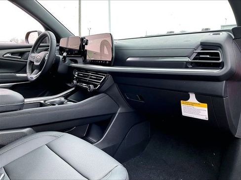 New 2026 Chevrolet Traverse LT w/ Sun and Wheel Package image 9