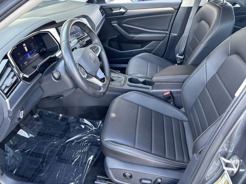 Used 2024 Volkswagen Jetta SE FWD image 14