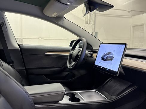 Used 2023 Tesla Model 3 Standard Range image 23