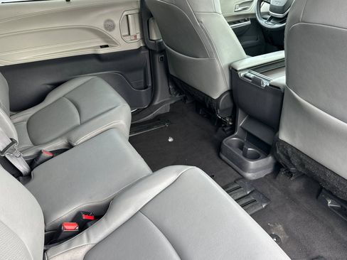 Used 2023 Toyota Sienna XLE image 19