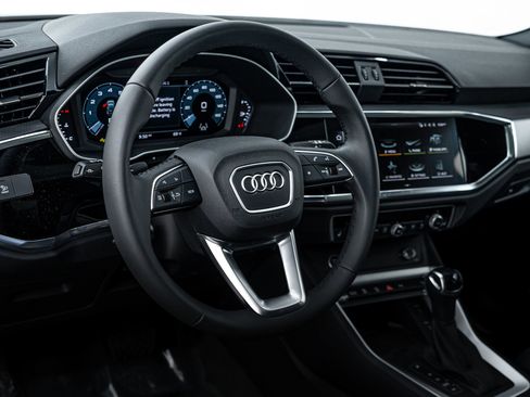 New 2025 Audi Q3 2.0T Premium image 9