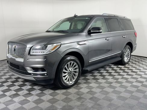 Used 2018 Lincoln Navigator Premiere image 1