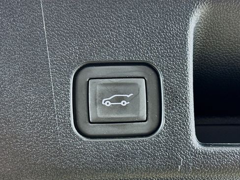 Used 2025 Chevrolet Equinox EV LT image 29