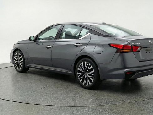 Used 2025 Nissan Altima 2.5 SV FWD image 6