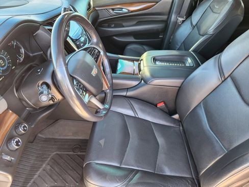Used 2020 Cadillac Escalade Premium Luxury image 8