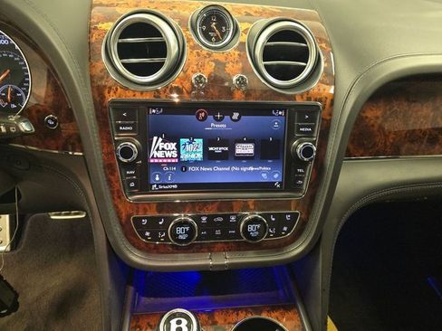 Used 2018 Bentley Bentayga W12 image 6