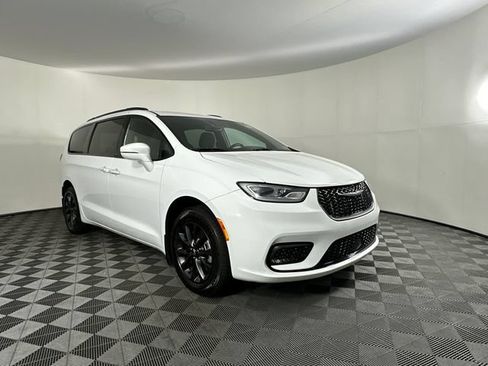 Certified 2021 Chrysler Pacifica Touring w/ Cold Weather Group AWD/4WD image 2