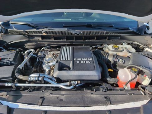 Used 2023 GMC Yukon SLT w/ SLT Premium Package image 14