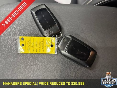Used 2025 Toyota Camry SE AWD/4WD image 27