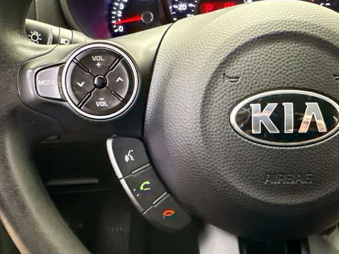 Used 2015 Kia Soul + image 11