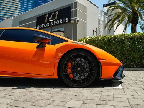 Used 2022 Lamborghini Huracan STO image 30