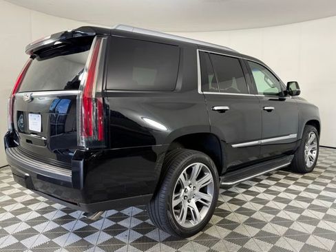 Used 2016 Cadillac Escalade Luxury RWD image 4