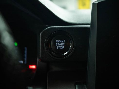 Used 2024 Toyota Tacoma SR5 AWD/4WD image 17