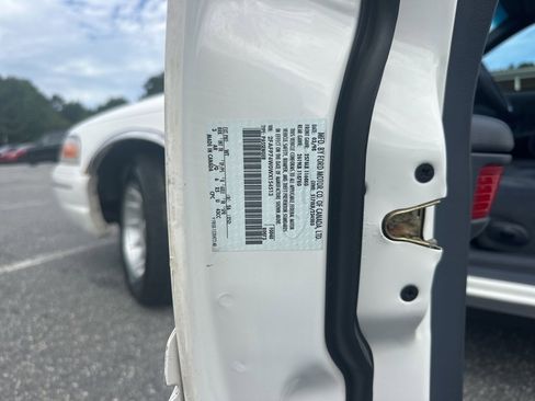 Used 1998 Ford Crown Victoria LX image 31