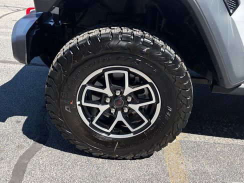 Used 2025 Jeep Wrangler Unlimited Rubicon image 29