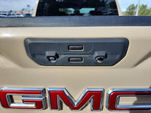 Used 2022 GMC Sierra 1500 Elevation image 10