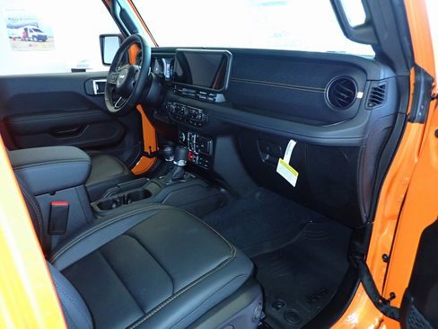 New 2025 Jeep Wrangler Unlimited Rubicon 392 image 31