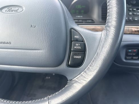 Used 1998 Ford Crown Victoria LX image 16