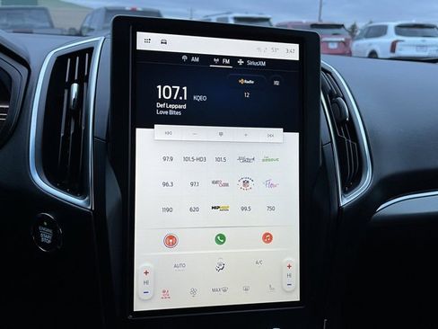 Used 2024 Ford Edge Titanium image 37