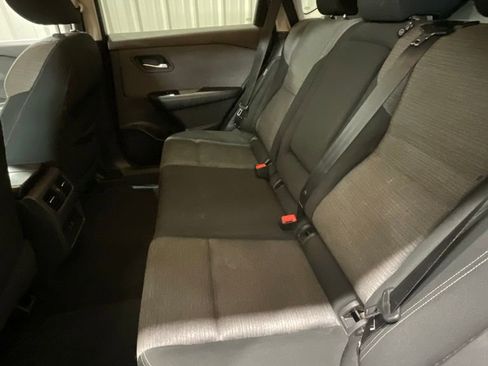 Used 2021 Nissan Rogue SV image 11