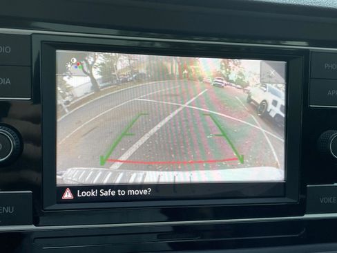 Used 2023 Volkswagen Jetta SE w/ Panoramic Sunroof Package image 23