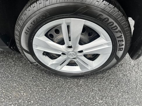 Used 2018 Nissan Kicks S FWD image 26