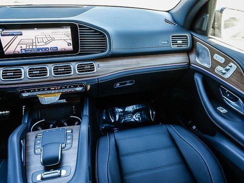 New 2026 Mercedes-Benz GLS 580 4MATIC image 15