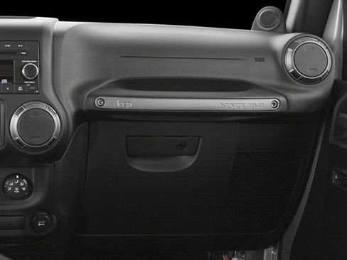 Used 2016 Jeep Wrangler Unlimited Sahara AWD/4WD image 17