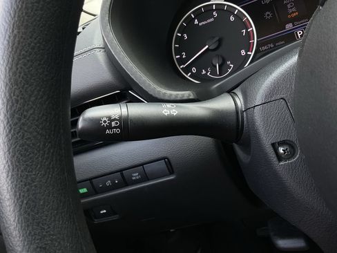 Used 2025 Nissan Sentra SV FWD image 31