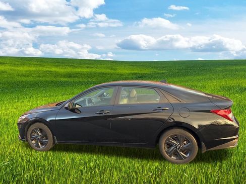 Used 2023 Hyundai Elantra SEL image 42