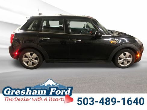 Used 2016 MINI Cooper 4-Door Hardtop image 7