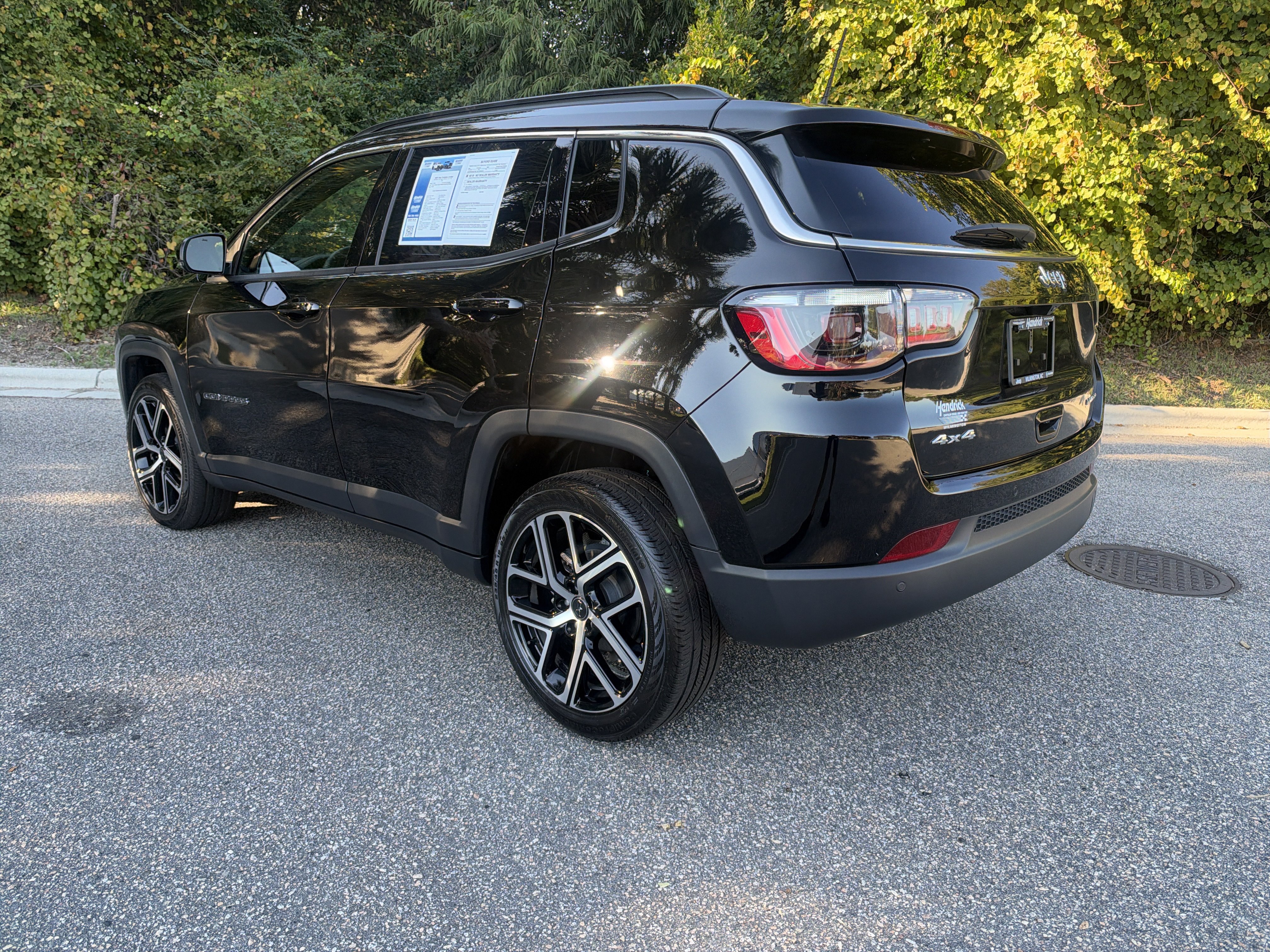 Used 2025 Jeep Compass Limited AWD/4WD image 7