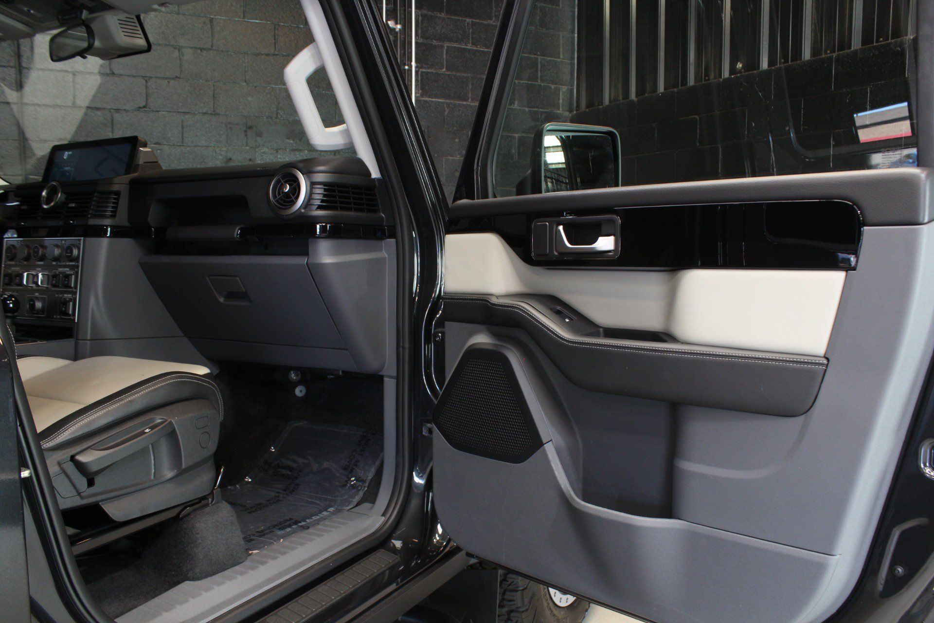 Used 2024 INEOS Grenadier Station Wagon AWD/4WD image 33