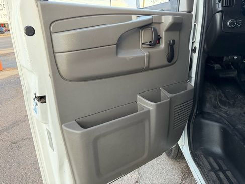 Used 2015 GMC Savana 3500 image 13