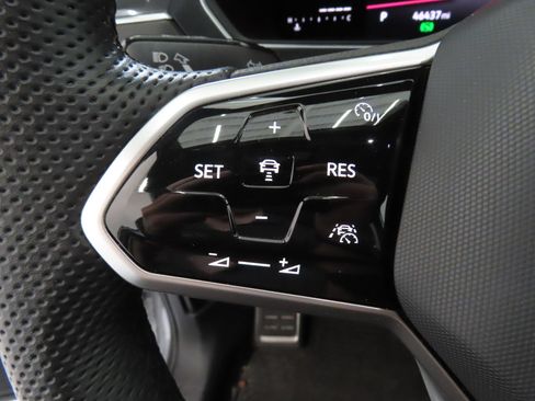 Used 2022 Volkswagen Tiguan SE R-Line FWD image 14