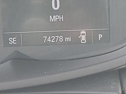 Used 2018 Chevrolet Trax LT w/ LT Convenience Package FWD image 12