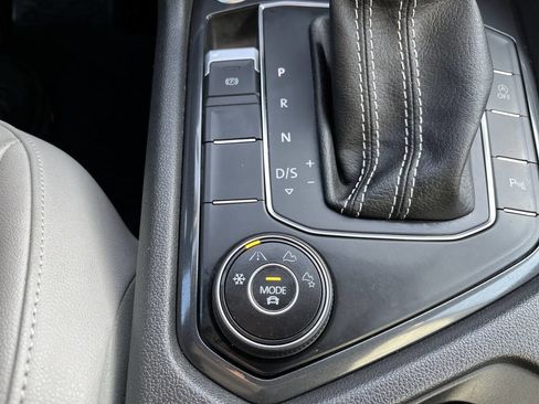 Used 2021 Volkswagen Tiguan SE R-Line w/ 3rd Row Seat Package image 23