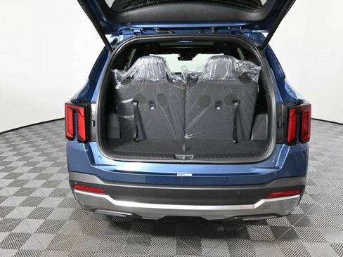 Certified 2025 Kia Sorento SX Prestige image 9